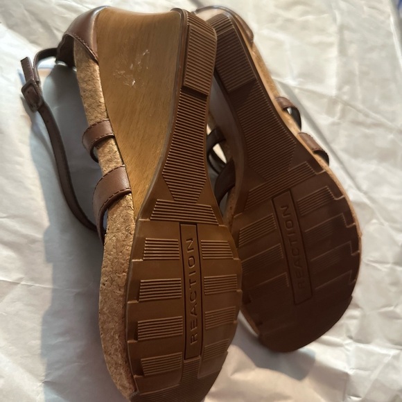 Kenneth Cole Reaction Dark Brown Strappy Sandals - Picture 9 of 10